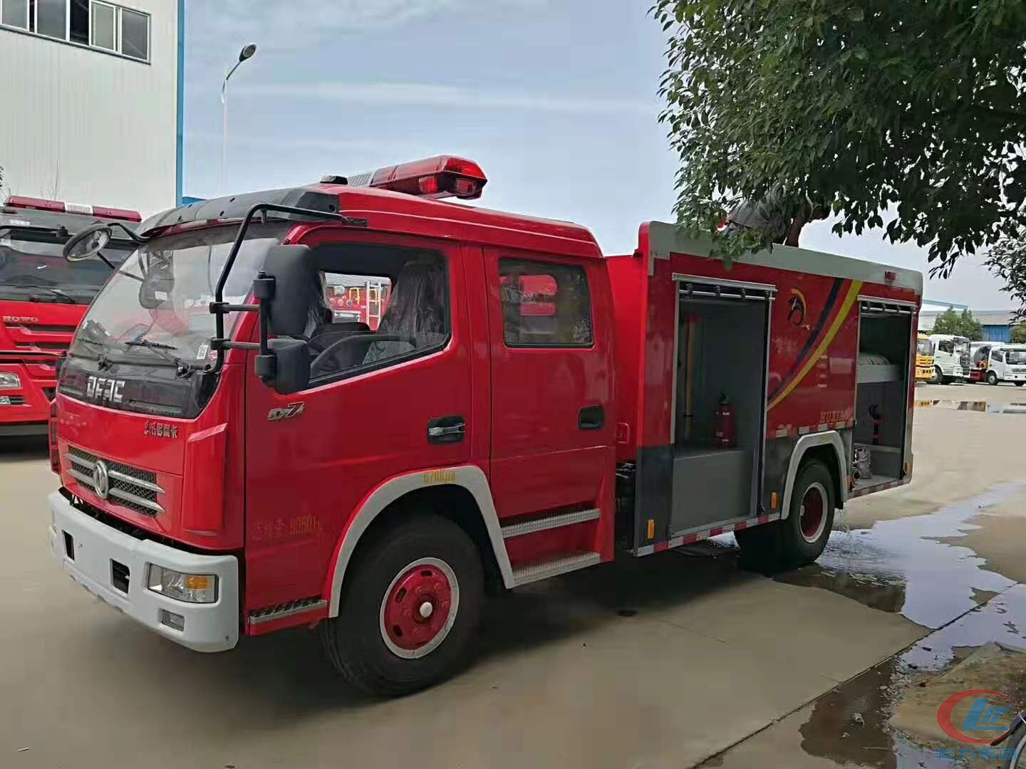 程力东风多利卡D7水罐消防车